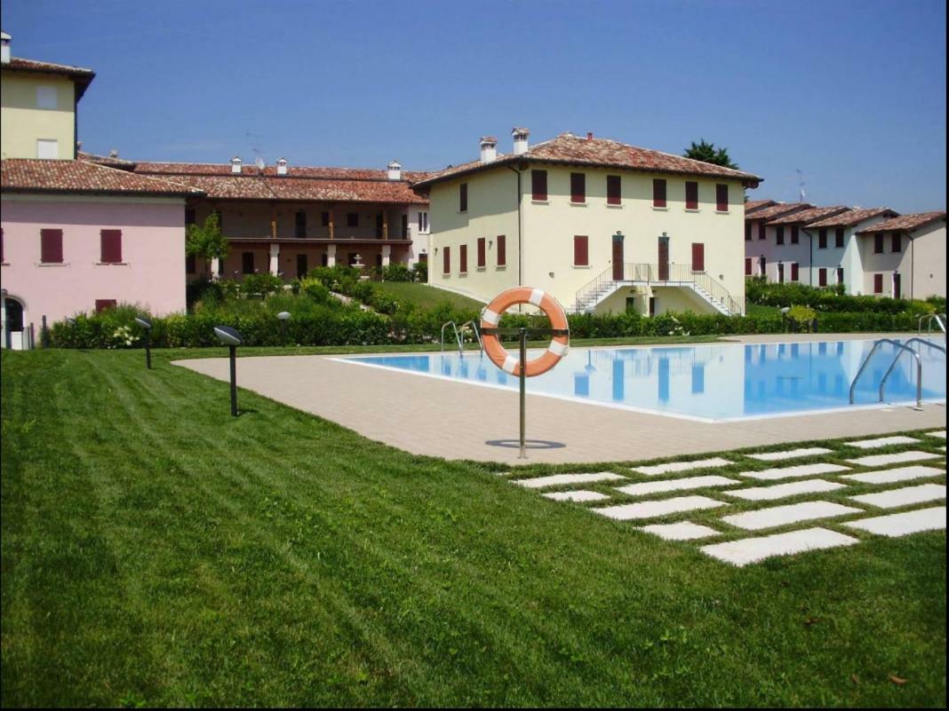 100% Design Desenzano del Garda Exterior foto